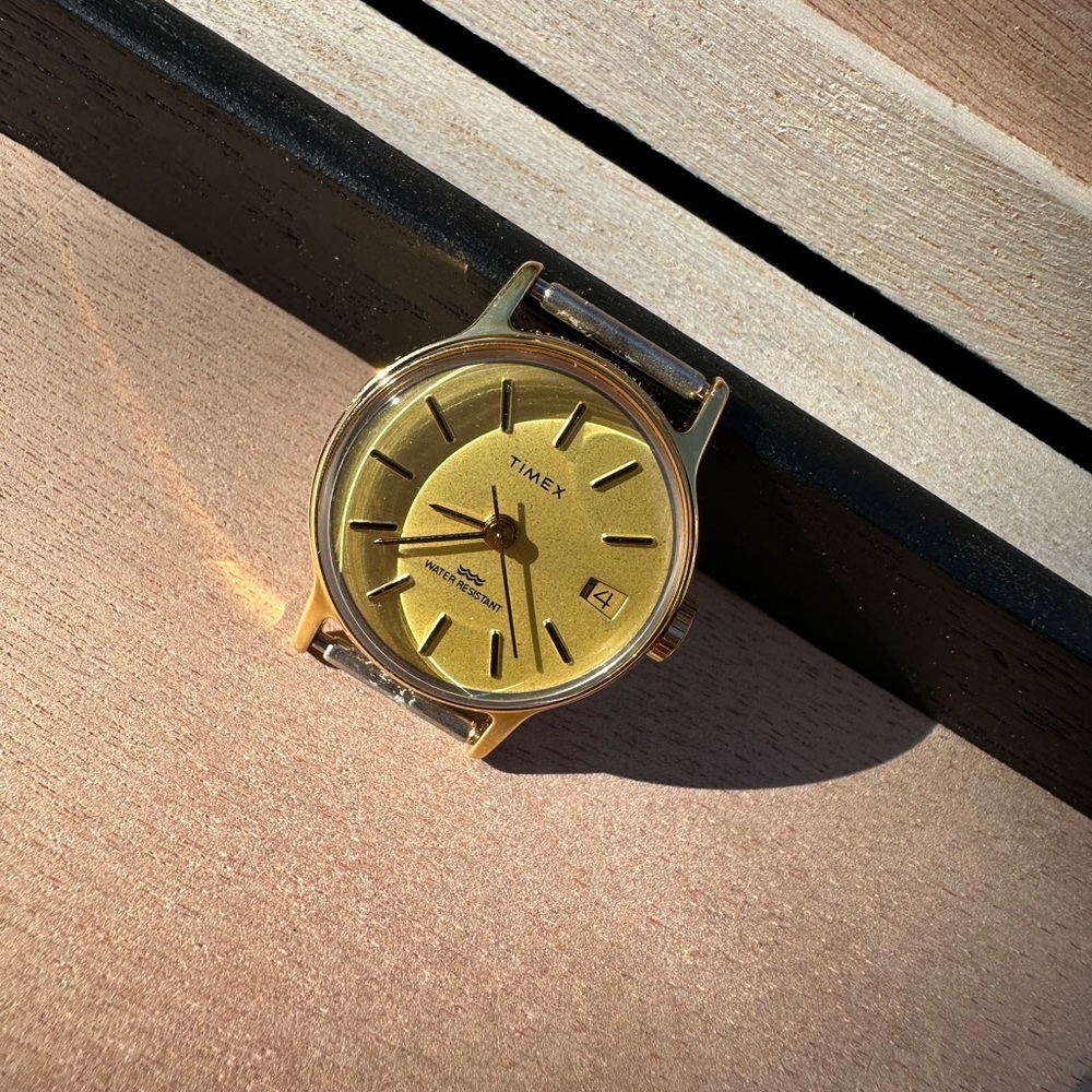 FLAWLESS Vintage Women’s Timex Gold Dial Watch‎